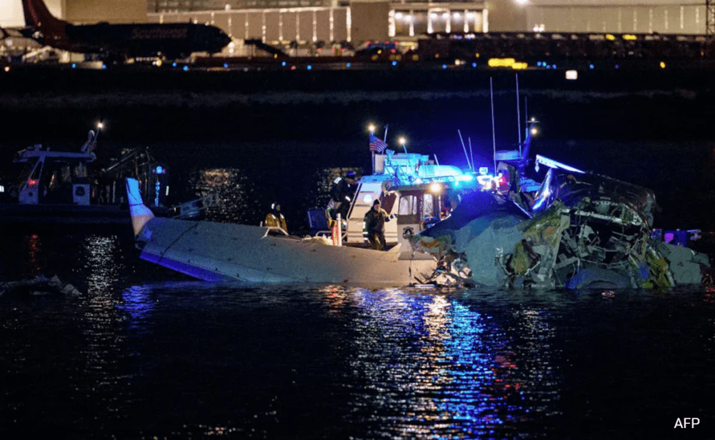 No survivors' after plane, helicopter crash into Potomac River